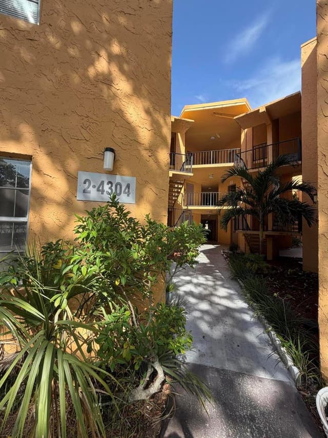 4304 NW 9th Ave # 3B, Deerfield Beach FL 33064 - Deerfield Beach, FL - Photo 2