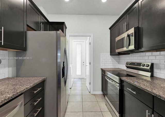 1240 Eucalyptus Dr # 2, Hollywood FL 33021 - Hollywood, FL - Photo 6