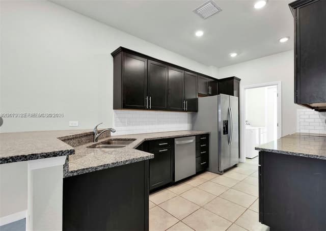 1240 Eucalyptus Dr # 2, Hollywood FL 33021 - Hollywood, FL - Photo 5