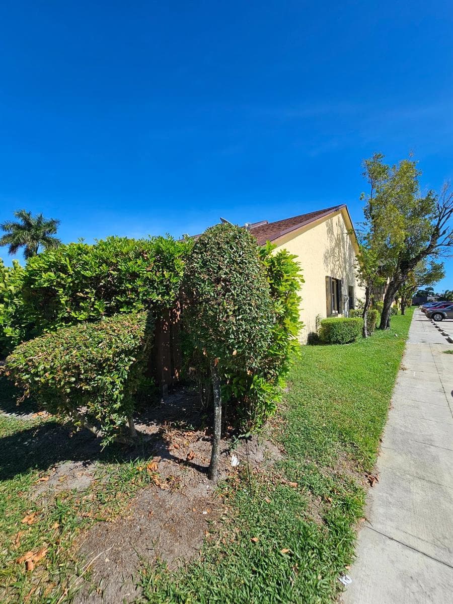 491 Springdale Circle, Palm Springs FL 33461 - Palm Springs, FL - Photo 1