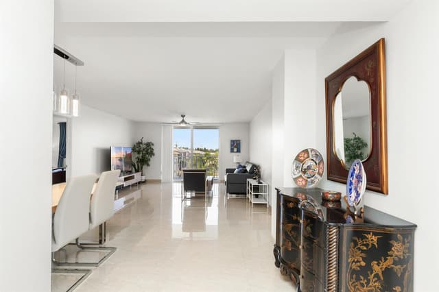 427 Golden Isles Drive, Hallandale Beach FL 33009 - Hallandale Beach, FL - Photo 5