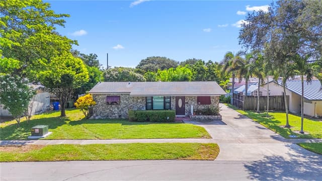 311 SW 70th Ter, Pembroke Pines FL 33023 - Pembroke Pines, FL - Photo 2