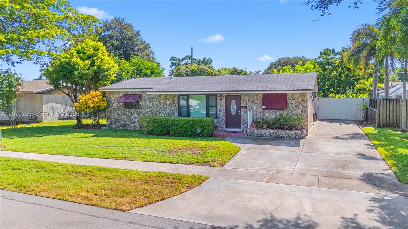 311 SW 70th Ter, Pembroke Pines FL 33023 - Pembroke Pines, FL - Photo 1