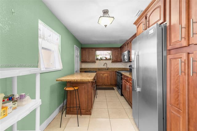 311 SW 70th Ter, Pembroke Pines FL 33023 - Pembroke Pines, FL - Photo 5
