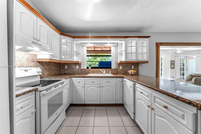 13706 SW 14th St, Miami FL 33184 - Miami, FL - Photo 7