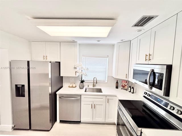 2377 SW 16 Dr, Deerfield Beach FL 33442 - Deerfield Beach, FL - Photo 2