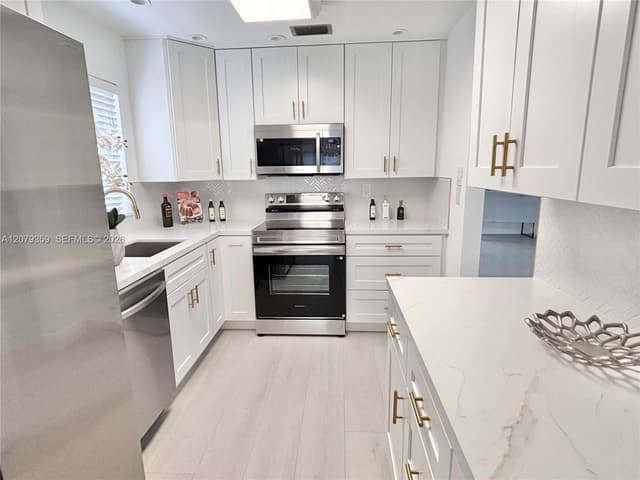 2377 SW 16 Dr, Deerfield Beach FL 33442 - Deerfield Beach, FL - Photo 3