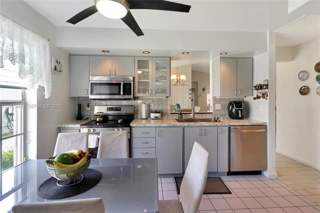 590 SE 19th Dr, Homestead FL 33033 - Homestead, FL - Photo 6