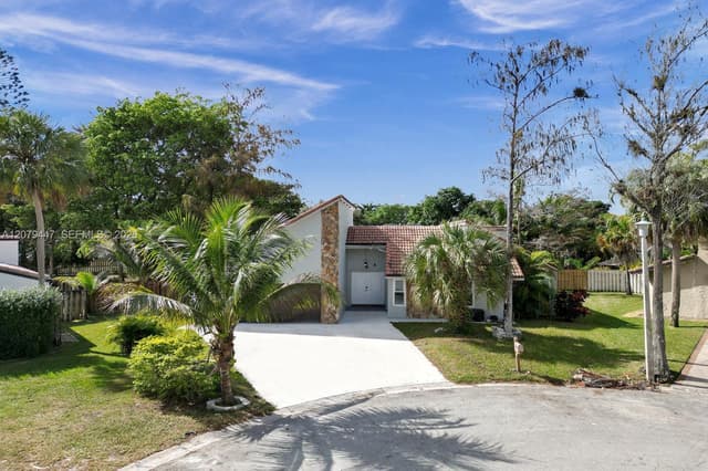 8350 NW 15th Ct, Coral Springs FL 33071 - Coral Springs, FL - Photo 2