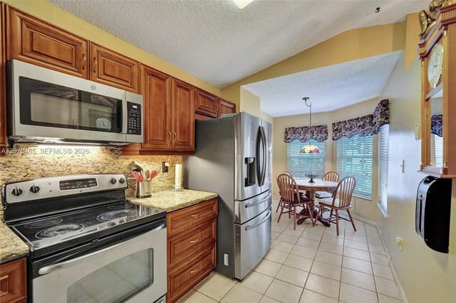 774 SW 120th Ave, Pembroke Pines FL 33025 - Pembroke Pines, FL - Photo 7