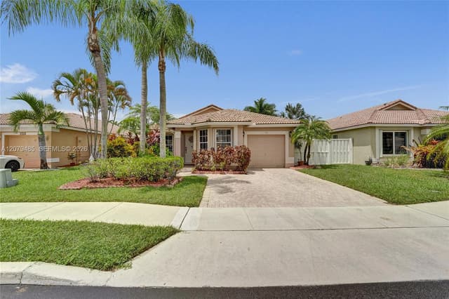 774 SW 120th Ave, Pembroke Pines FL 33025 - Pembroke Pines, FL - Photo 3