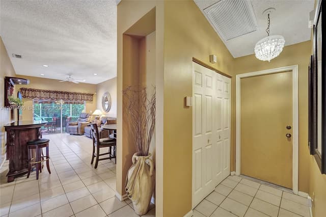 774 SW 120th Ave, Pembroke Pines FL 33025 - Pembroke Pines, FL - Photo 5