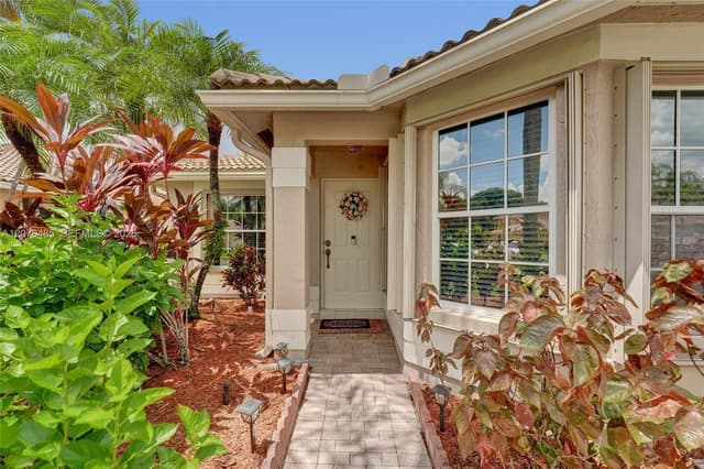 774 SW 120th Ave, Pembroke Pines FL 33025 - Pembroke Pines, FL - Photo 4