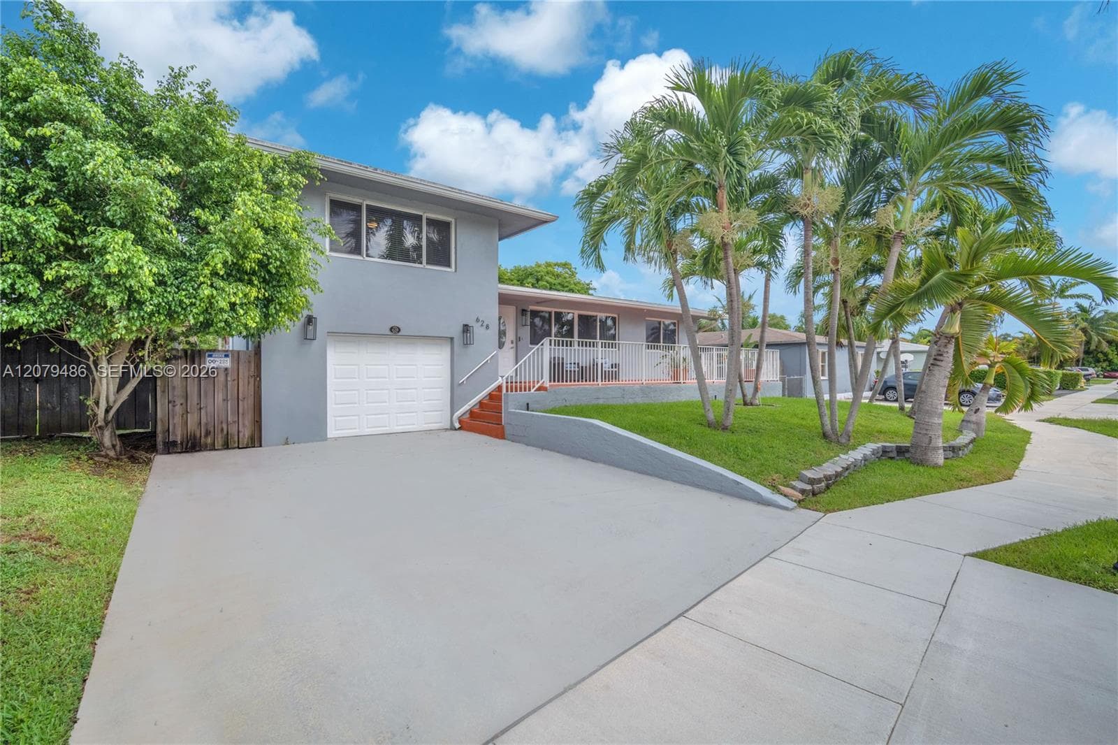 628 SW 4th St, Hallandale Beach FL 33009 - Hallandale Beach, FL - Photo 1