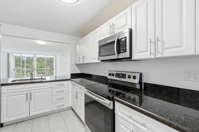 9325 LAGOON Place # 405, Davie FL 33324 - Davie, FL - Photo 6