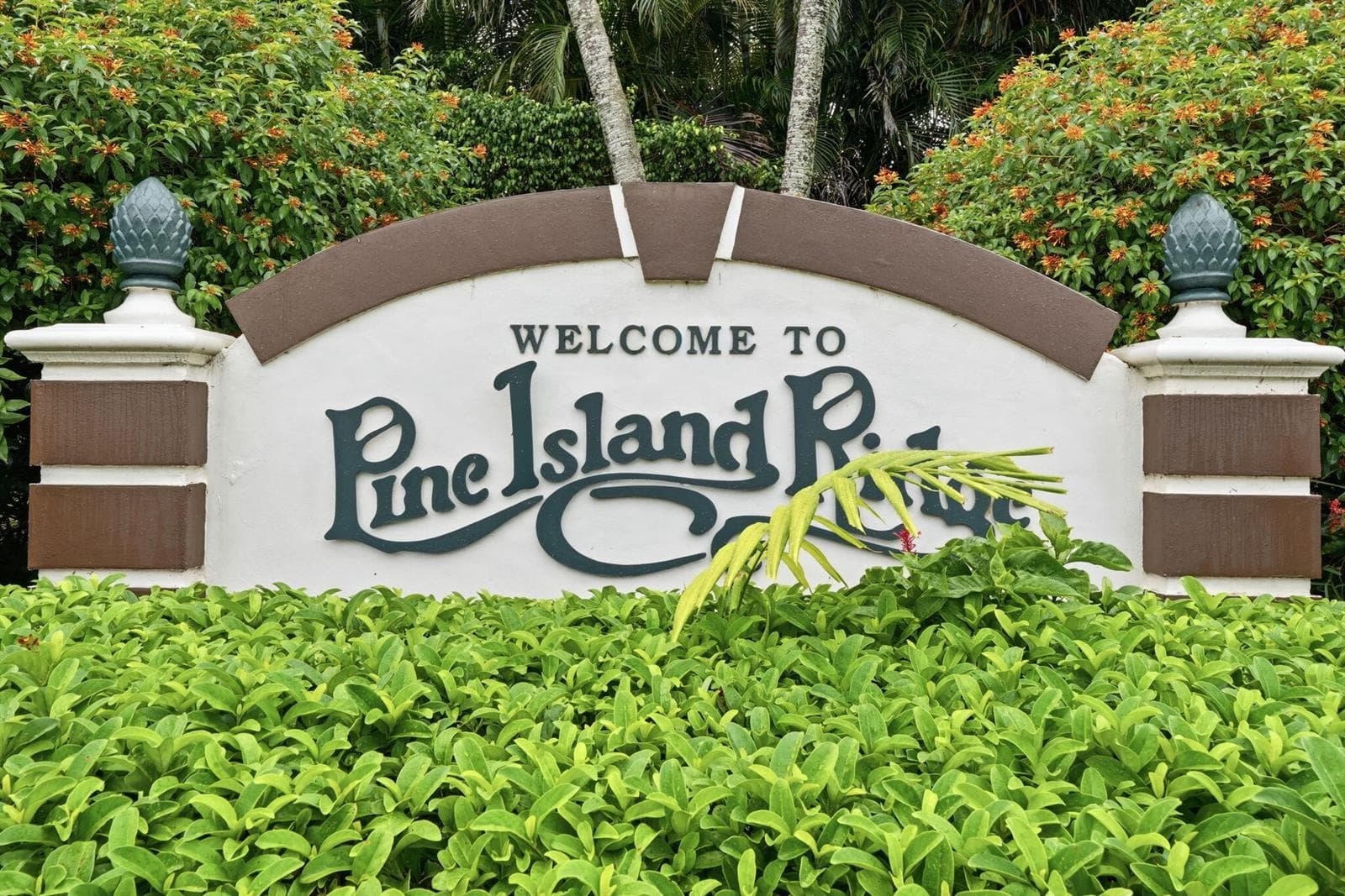 9325 LAGOON Place # 405, Davie FL 33324