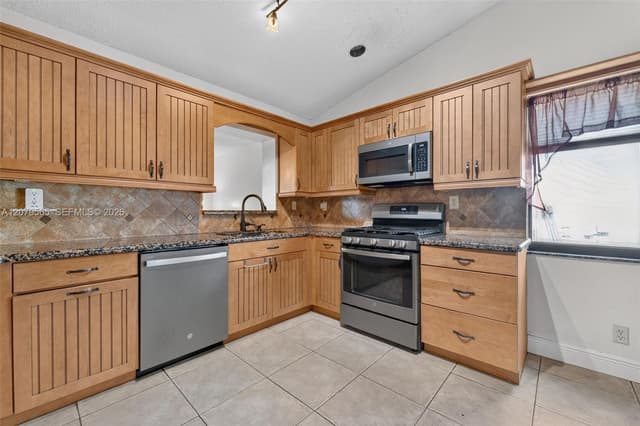 7508 SW 6th Ct, North Lauderdale FL 33068 - North Lauderdale, FL - Photo 5