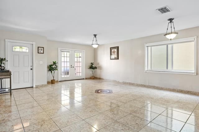 940 SW 96TH Avenue, Pembroke Pines FL 33025 - Pembroke Pines, FL - Photo 2