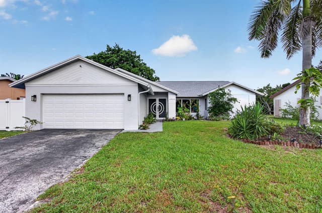 4950 SW 11th Circle, Margate FL 33068 - Margate, FL - Photo 2