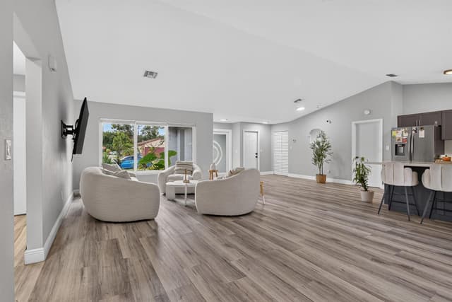 4950 SW 11th Circle, Margate FL 33068 - Margate, FL - Photo 6