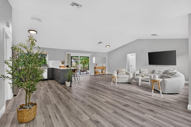 4950 SW 11th Circle, Margate FL 33068 - Margate, FL - Photo 4