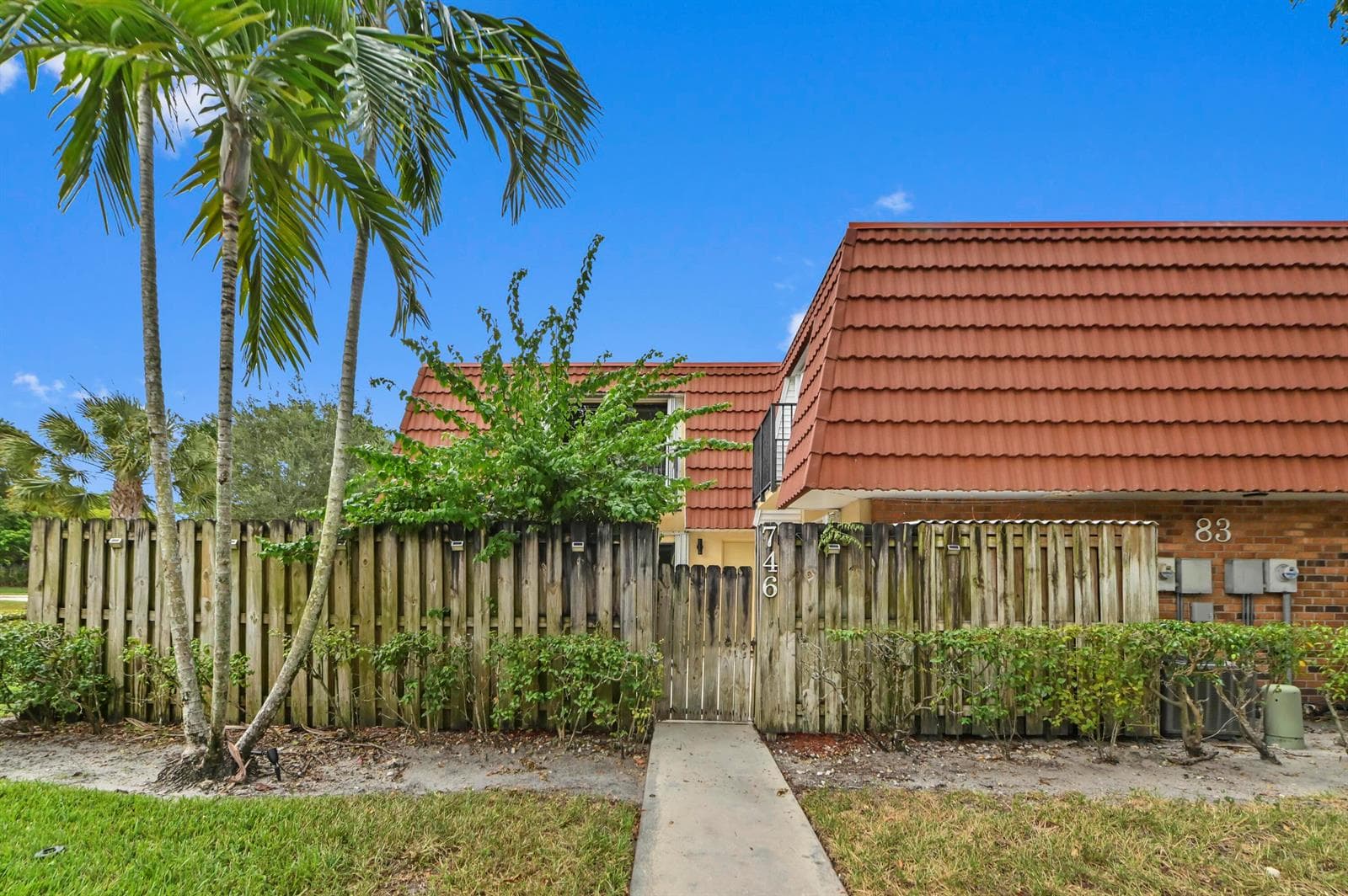 746 NW 98th Way, Plantation FL 33324