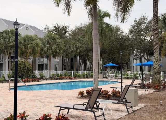 520 SW 111TH Avenue # 301, Pembroke Pines FL 33025 - Pembroke Pines, FL - Photo 3