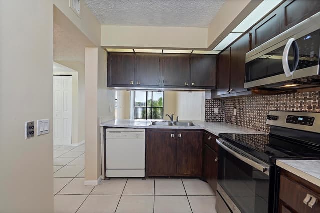 112 LAKE EMERALD Drive # 209, Oakland Park FL 33309 - Oakland Park, FL - Photo 5