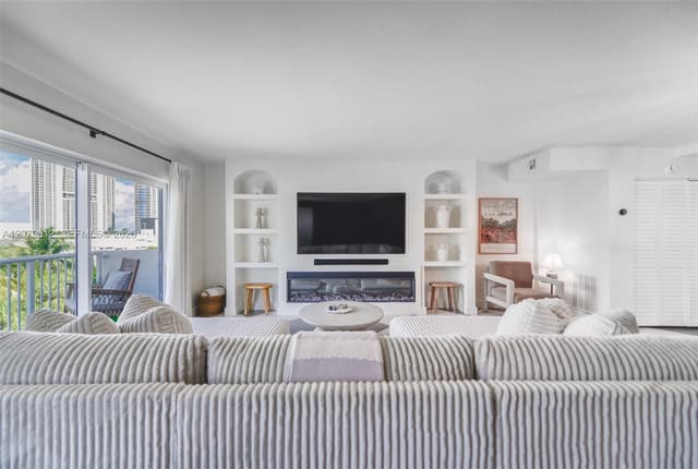 17800 Atlantic Blvd, Sunny Isles Beach FL 33160 - Sunny Isles Beach, FL - Photo 4