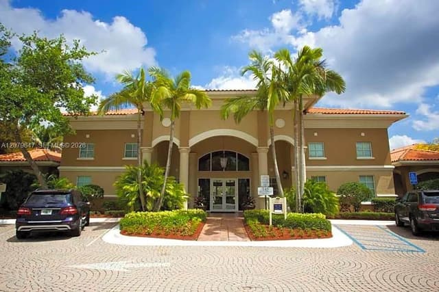 215 SW 117th Ter # 14204, Pembroke Pines FL 33025 - Pembroke Pines, FL - Photo 2