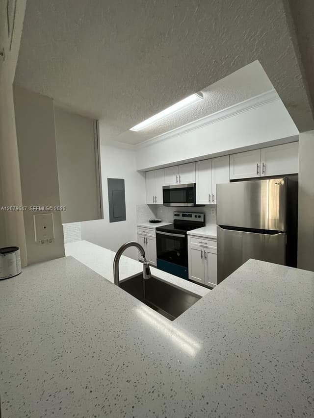 215 SW 117th Ter # 14204, Pembroke Pines FL 33025 - Pembroke Pines, FL - Photo 5
