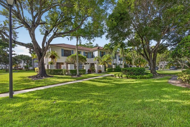 350 Prestwick Circle # 2, Palm Beach Gardens FL 33418 - Palm Beach Gardens, FL - Photo 3