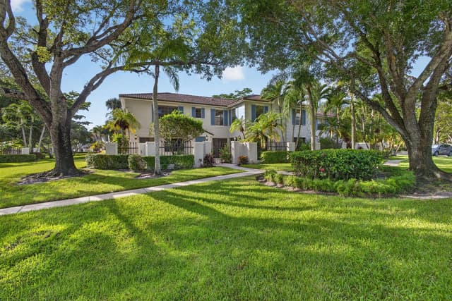 350 Prestwick Circle # 2, Palm Beach Gardens FL 33418 - Palm Beach Gardens, FL - Photo 4