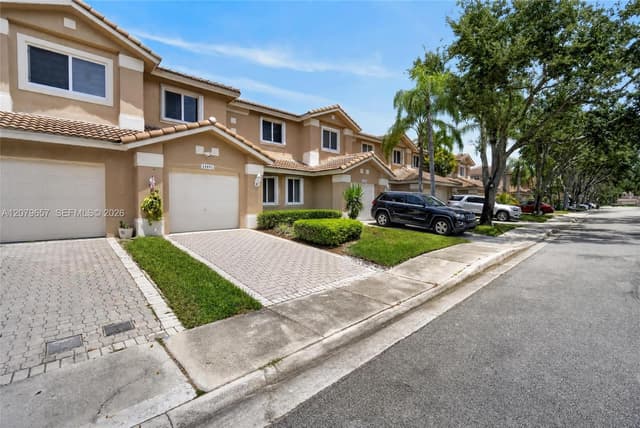 15891 SW 12th St, Pembroke Pines FL 33027 - Pembroke Pines, FL - Photo 3