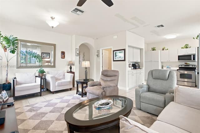 2466 NE 3rd Ct, Homestead FL 33033 - Homestead, FL - Photo 5