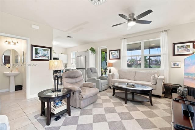 2466 NE 3rd Ct, Homestead FL 33033 - Homestead, FL - Photo 4
