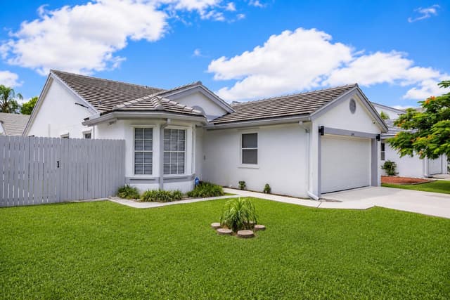 2974 TORREY PINE Lane, Lake Worth FL 33462 - Lake Worth, FL - Photo 2