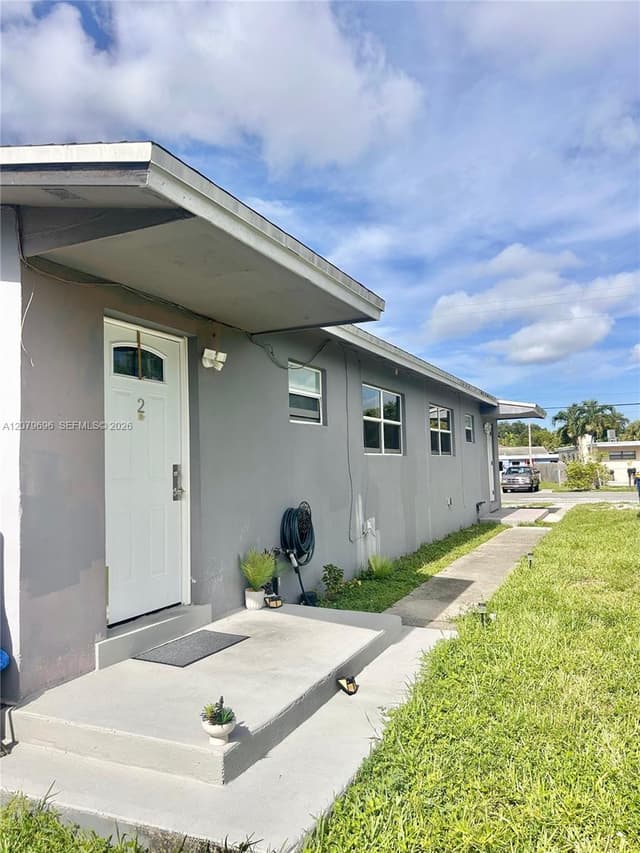 369 Phippen Waiters Rd, Dania Beach FL 33004 - Dania Beach, FL - Photo 2