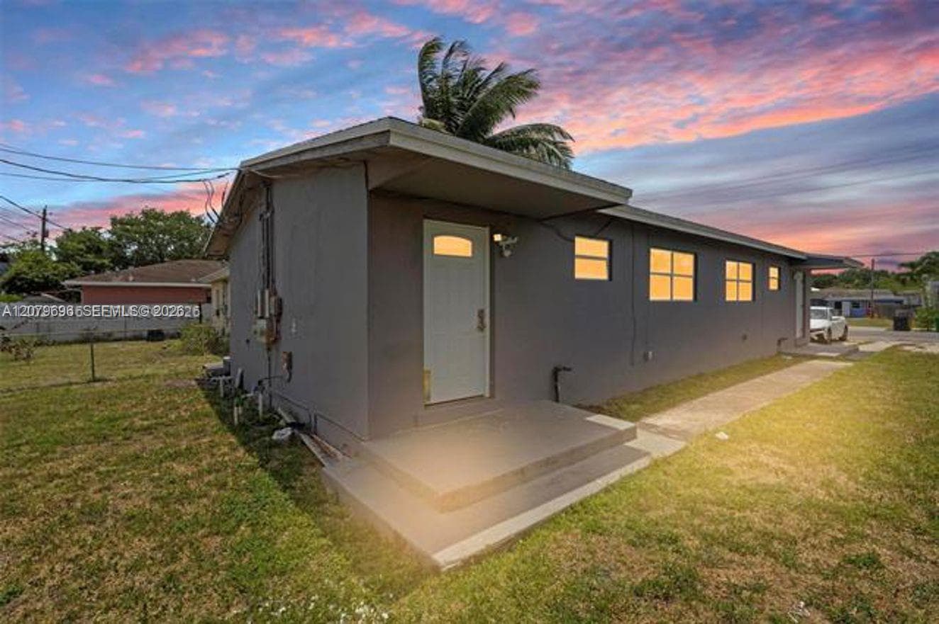 369 Phippen Waiters Rd, Dania Beach FL 33004 - Dania Beach, FL - Photo 1