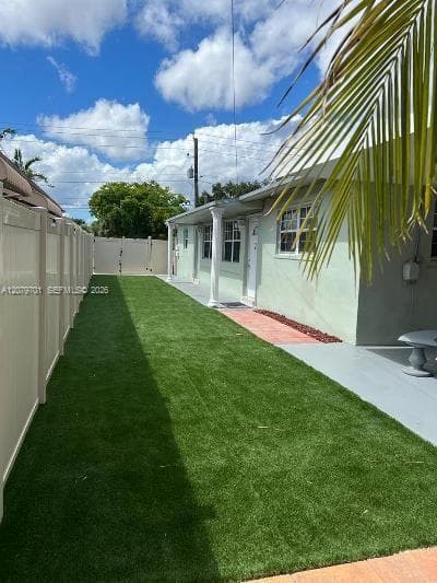 337 Phippen Waiters Rd, Dania Beach FL 33004 - Dania Beach, FL - Photo 2
