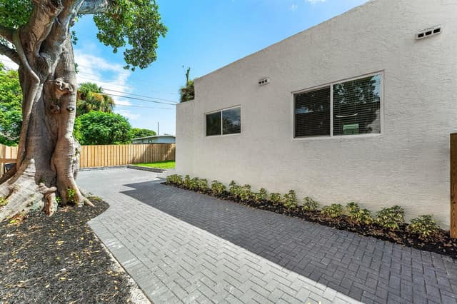 1150 W 25th Street, Riviera Beach FL 33404 - Riviera Beach, FL - Photo 3