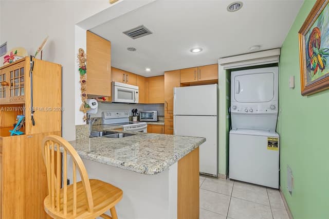 10300 NW 9th St Cir # 203, Miami FL 33172 - Miami, FL - Photo 5