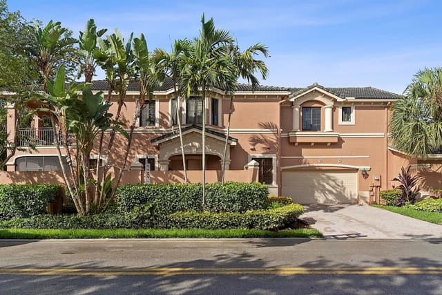 2742 Kinsington Circle, Weston FL 33332 - Weston, FL - Photo 2