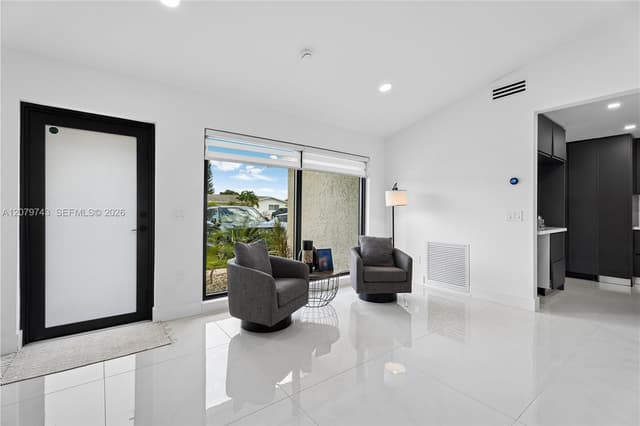 620 NW 98th Ave, Pembroke Pines FL 33024 - Pembroke Pines, FL - Photo 2