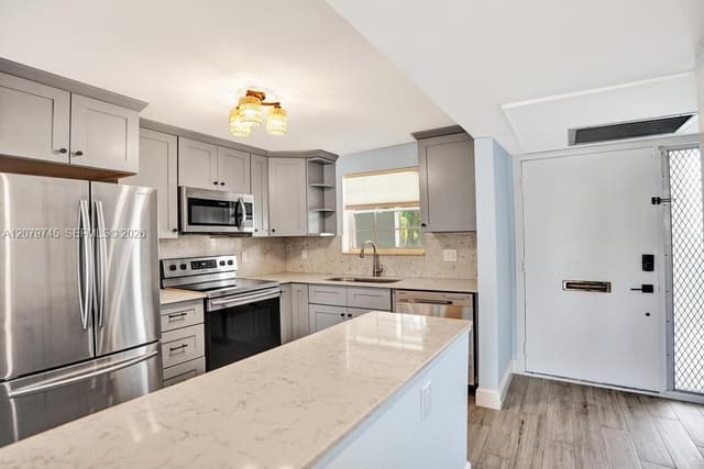 769 Jeffery St # 205, Boca Raton FL 33487 - Boca Raton, FL - Photo 5
