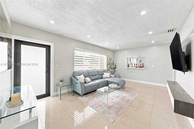 4041 W 8th Ave, Hialeah FL 33012 - Hialeah, FL - Photo 7
