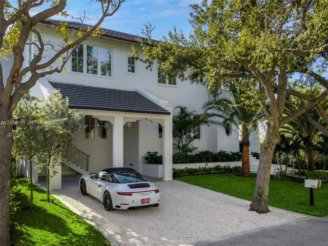 544 Warren Ln, Key Biscayne FL 33149 - Key Biscayne, FL - Photo 2
