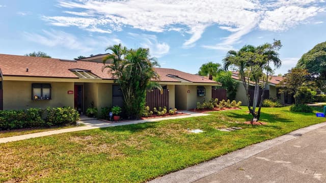 204 Meadows Drive, Boynton Beach FL 33436 - Boynton Beach, FL - Photo 2