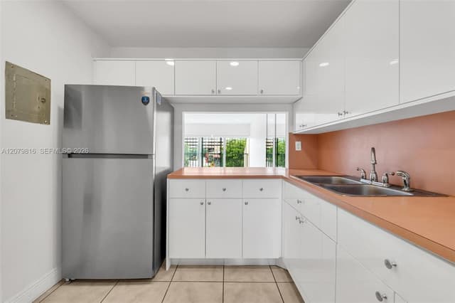 1975 W 44th Pl # A302, Hialeah FL 33012 - Hialeah, FL - Photo 7