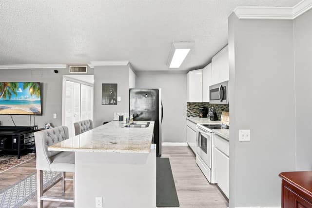711 FOREST CLUB Drive # 119, Wellington FL 33414 - Wellington, FL - Photo 2